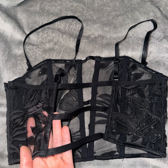 NEW VICTORIAS SECRET CORSET 🤍 - Picture 3 of 7